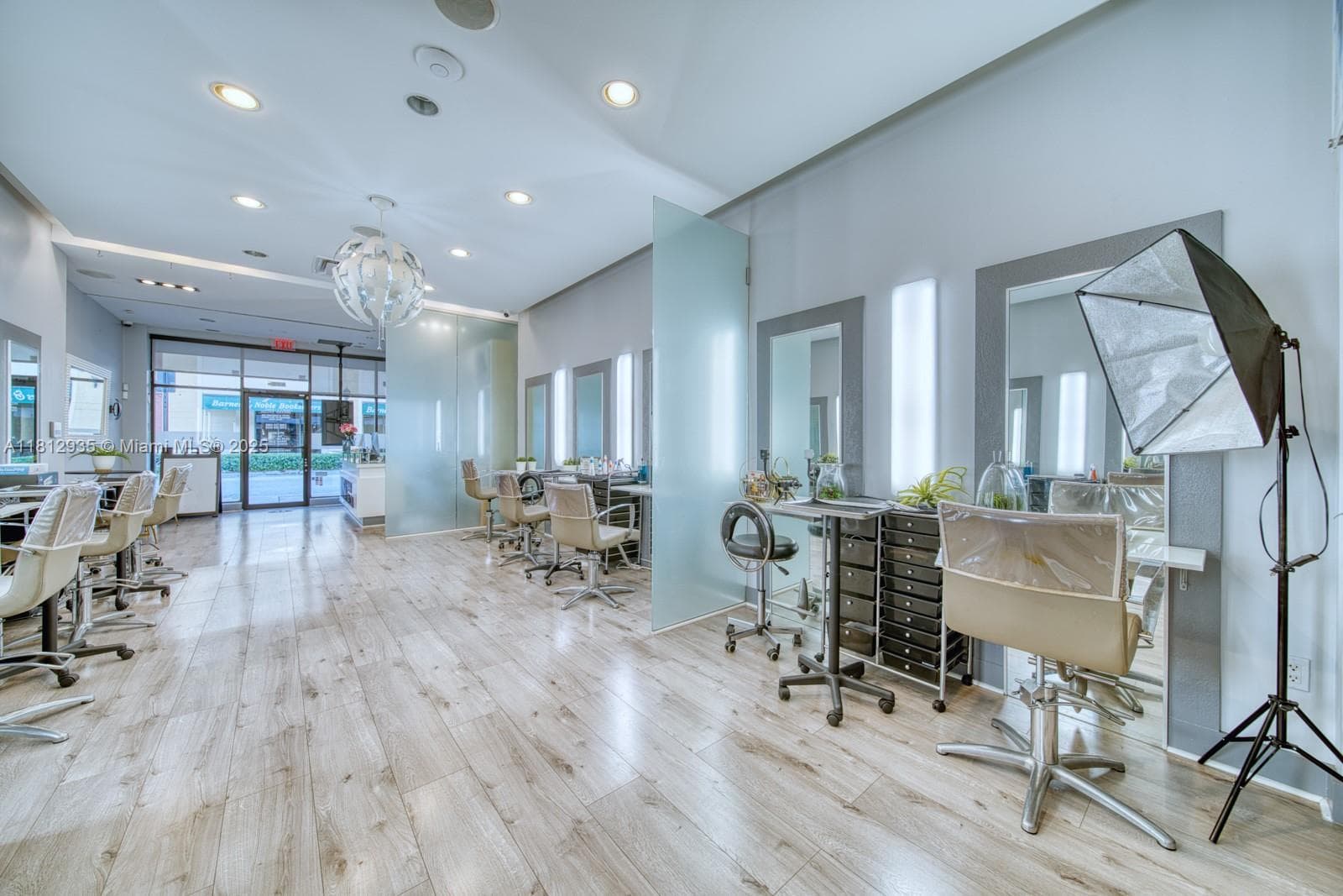 Full Service Beauty Salon On Sunset Dr & 57th Ave, Coral Gables, FL 33143 photo 3