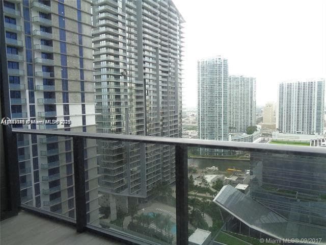 45 SW 9th St # 2709, Miami, FL 33130 photo 2