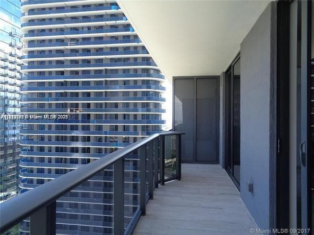45 SW 9th St # 2709, Miami, FL 33130 photo 3