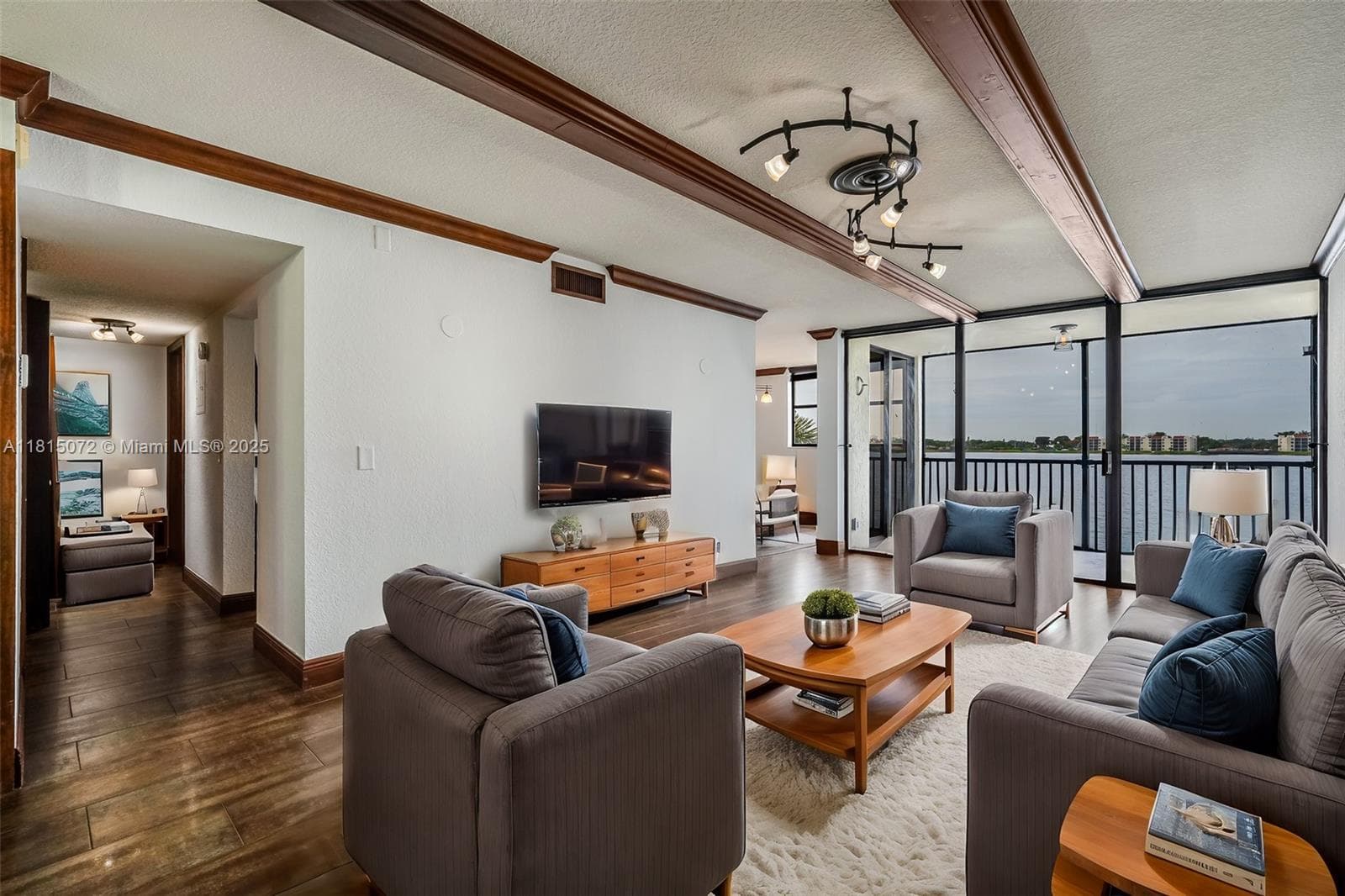 106 Lake Emerald Dr # 210, Oakland Park, FL 33309