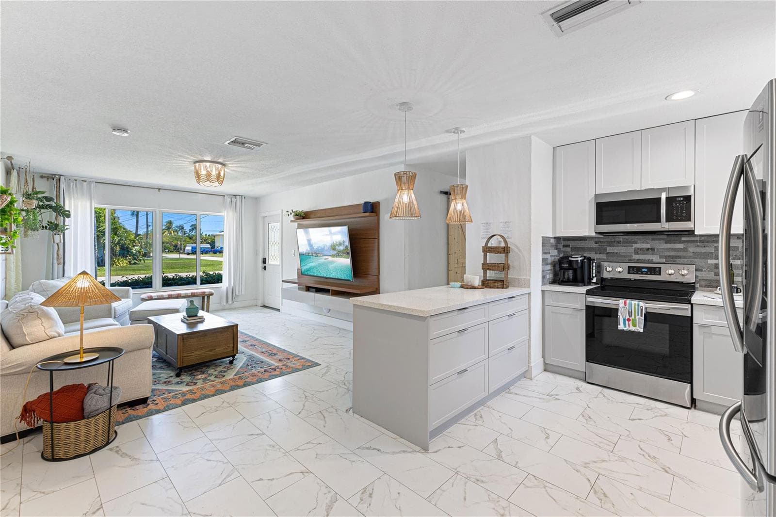 14 NE 29th Street, Wilton Manors, FL 33334 photo 2