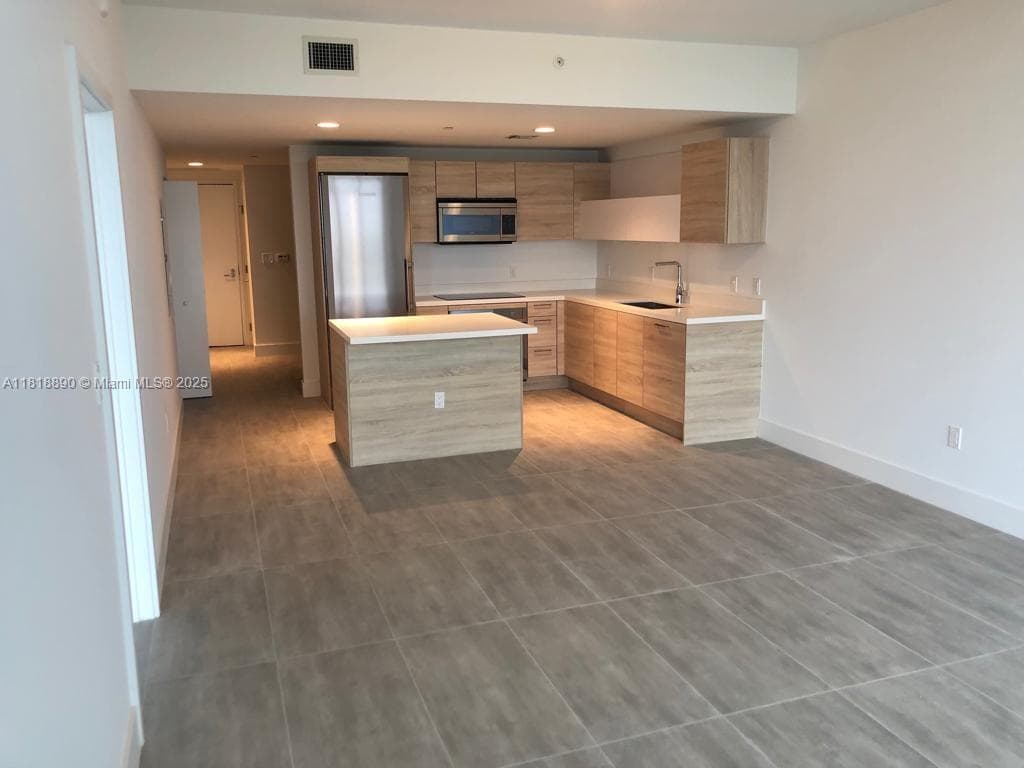 16385 Biscayne Blvd # 1005, North Miami Beach, FL 33160 photo 2