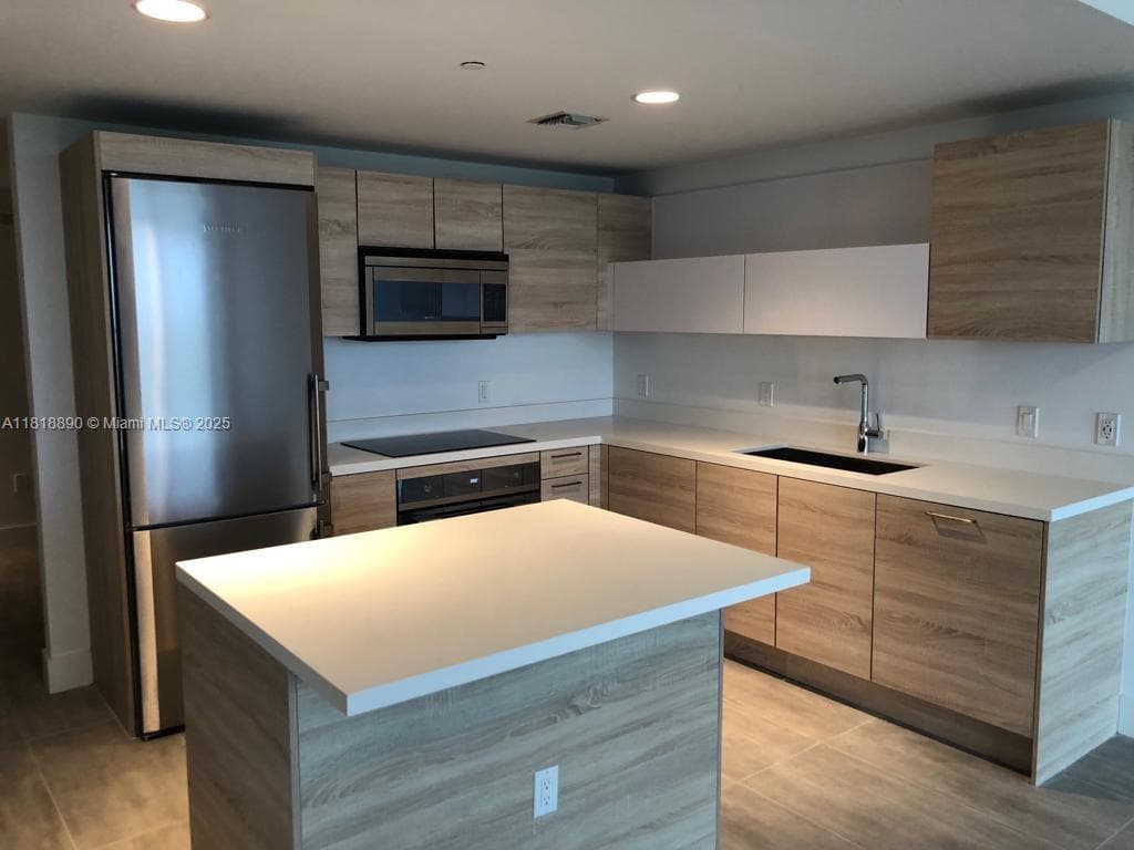 16385 Biscayne Blvd # 1005, North Miami Beach, FL 33160 photo 3