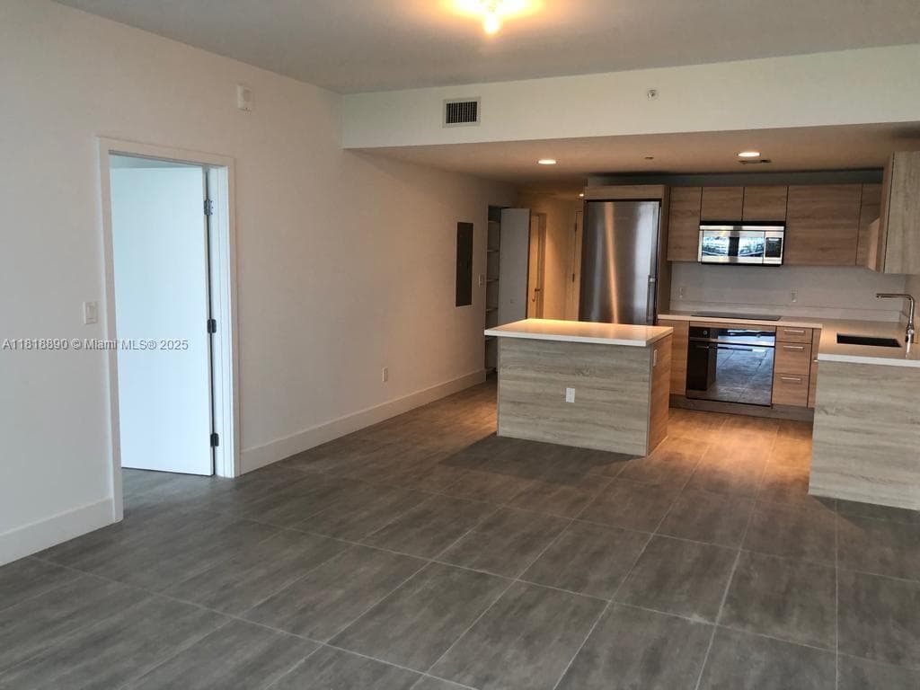 16385 Biscayne Blvd # 1005, North Miami Beach, FL 33160 photo 5
