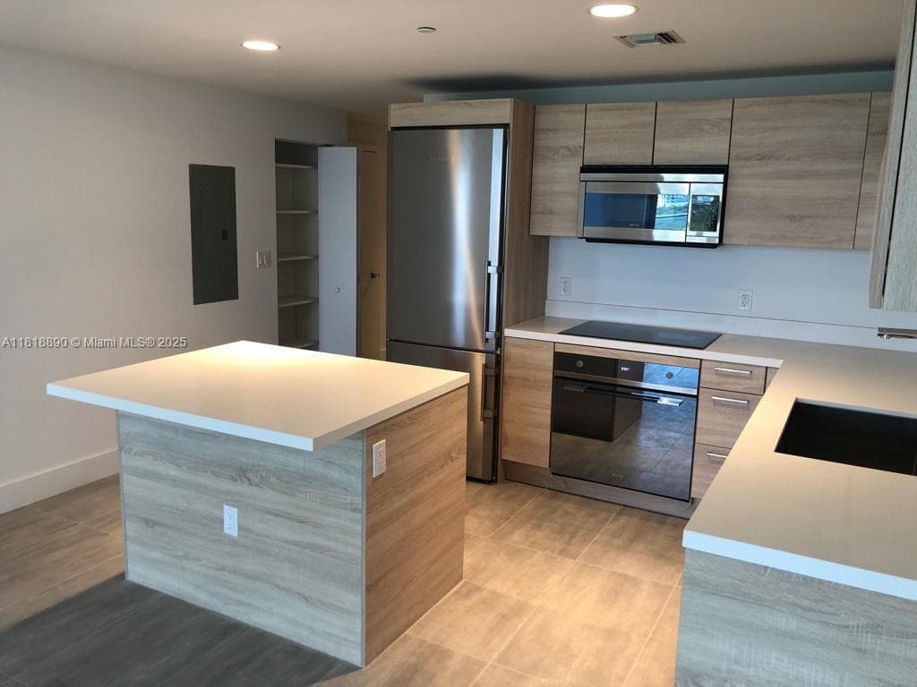 16385 Biscayne Blvd # 1005, North Miami Beach, FL 33160 photo 4