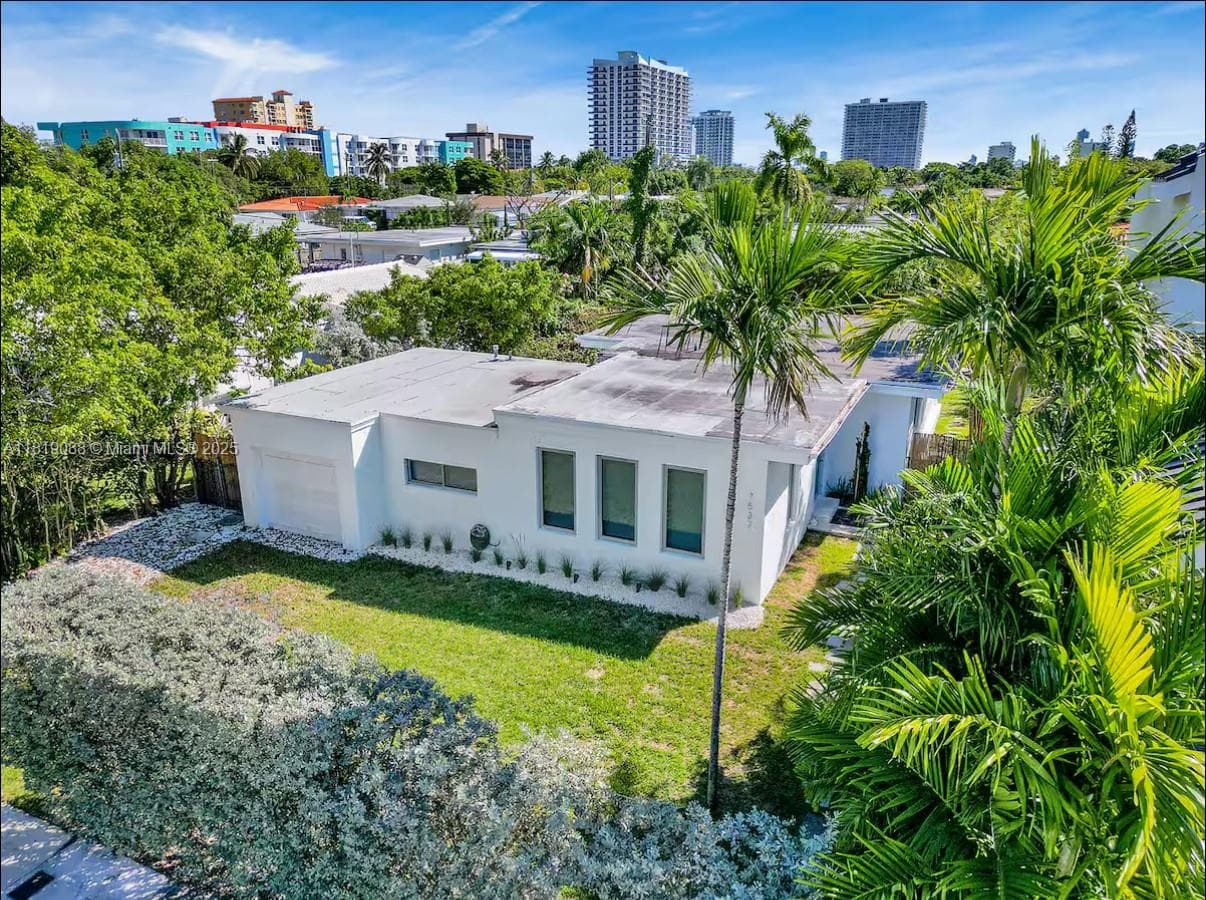 7537 W Treasure Dr, North Bay Village, FL 33141