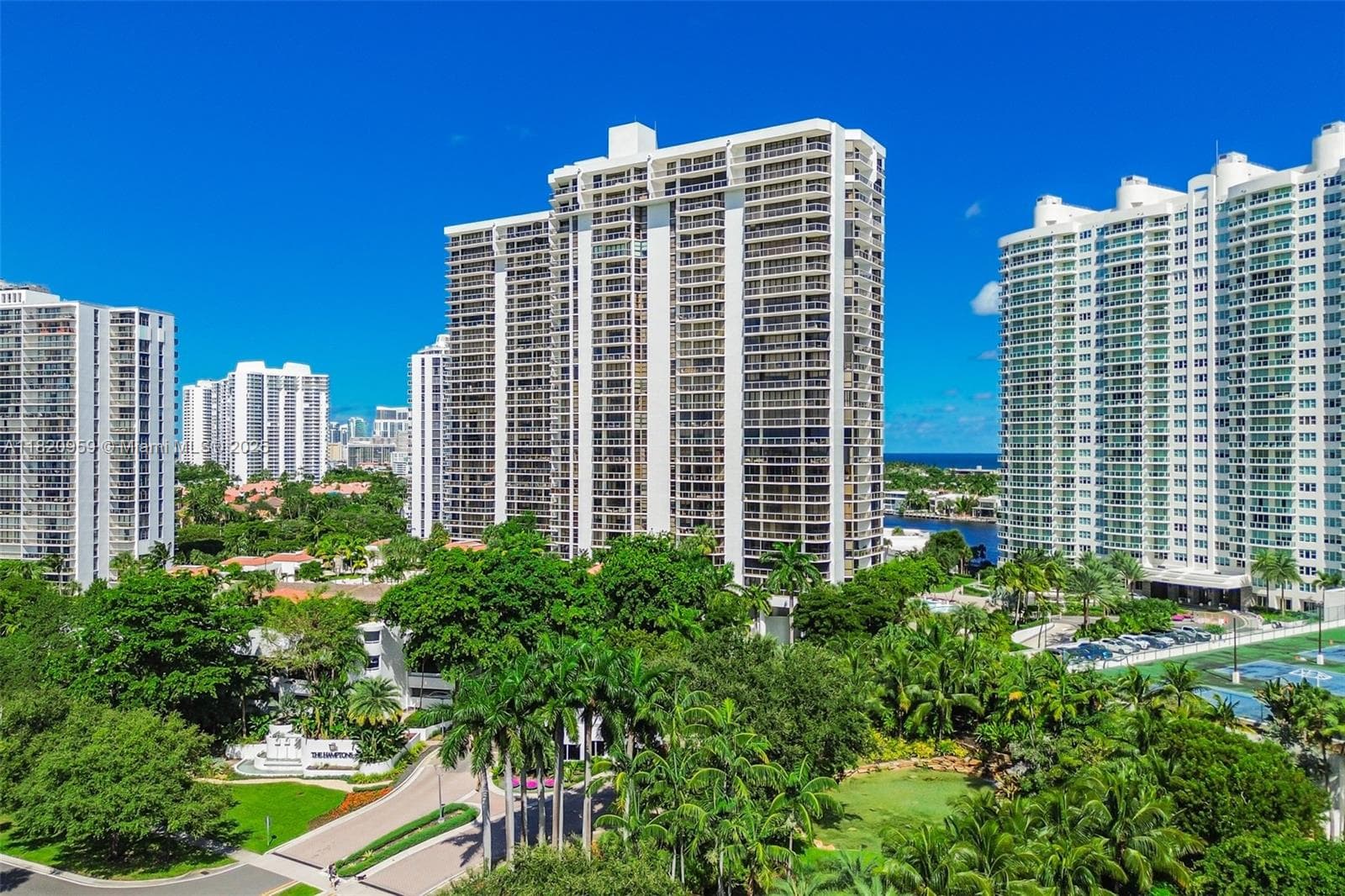 20281 E Country Club Dr # 1412, Aventura, FL 33180 photo 2