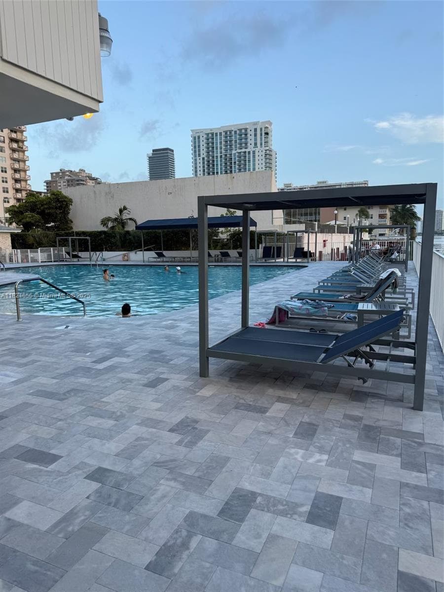 1833 S Ocean Dr # 305, Hallandale Beach, FL 33009