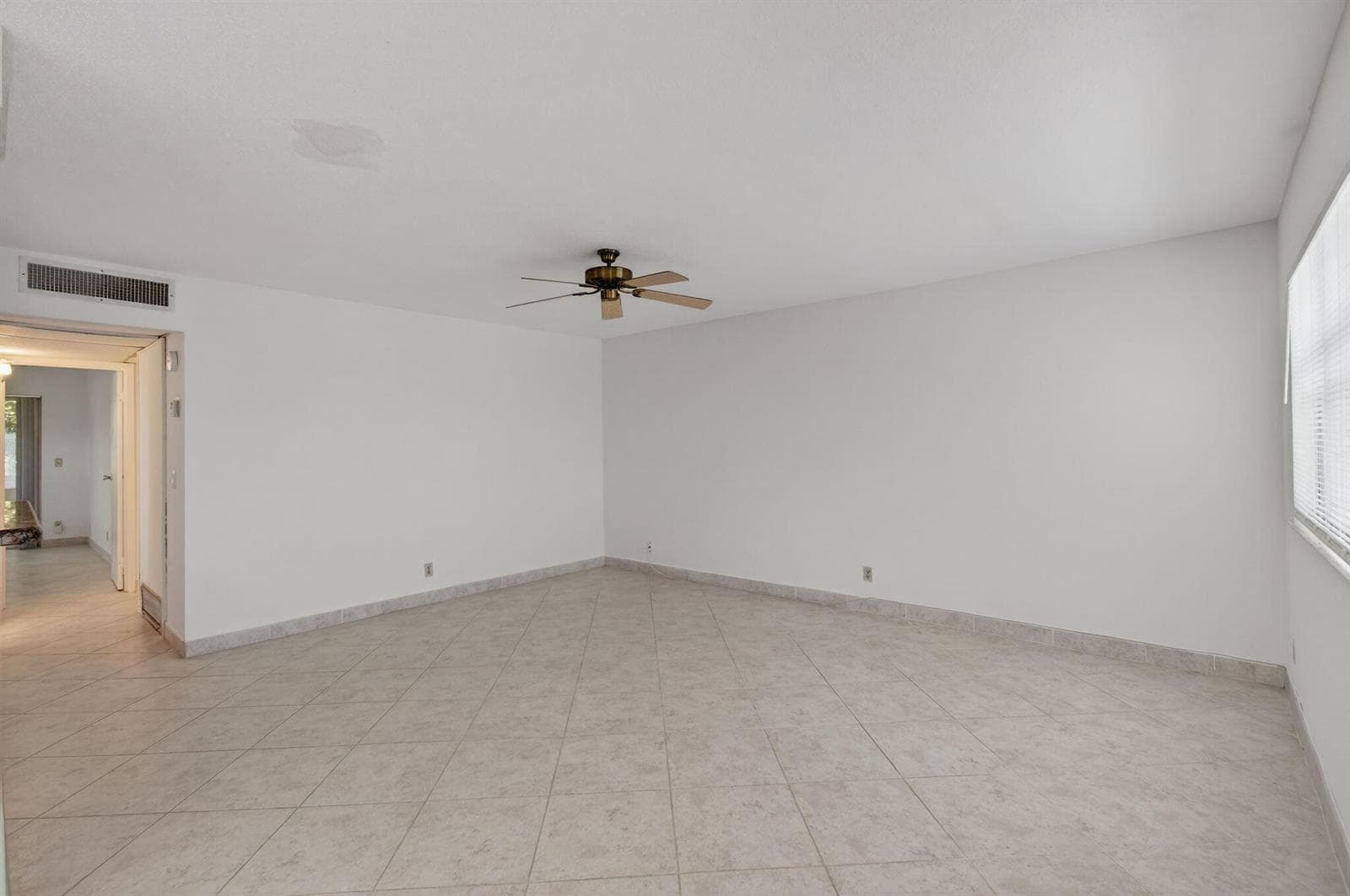 228 Brittany E, Delray Beach, FL 33446 photo 4
