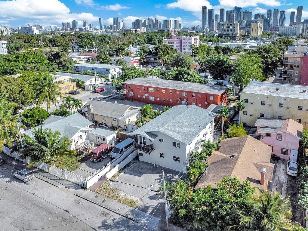 429 NW 10th Avenue, Miami, FL 33128 photo 2