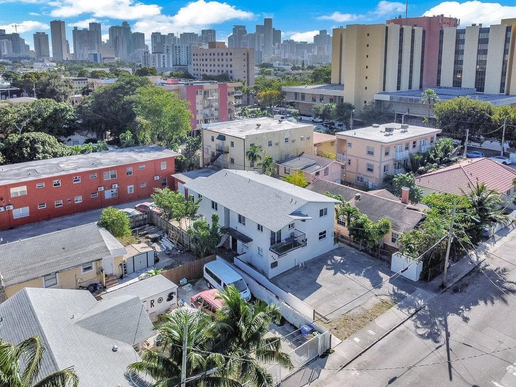 429 NW 10th Avenue, Miami, FL 33128 photo 3