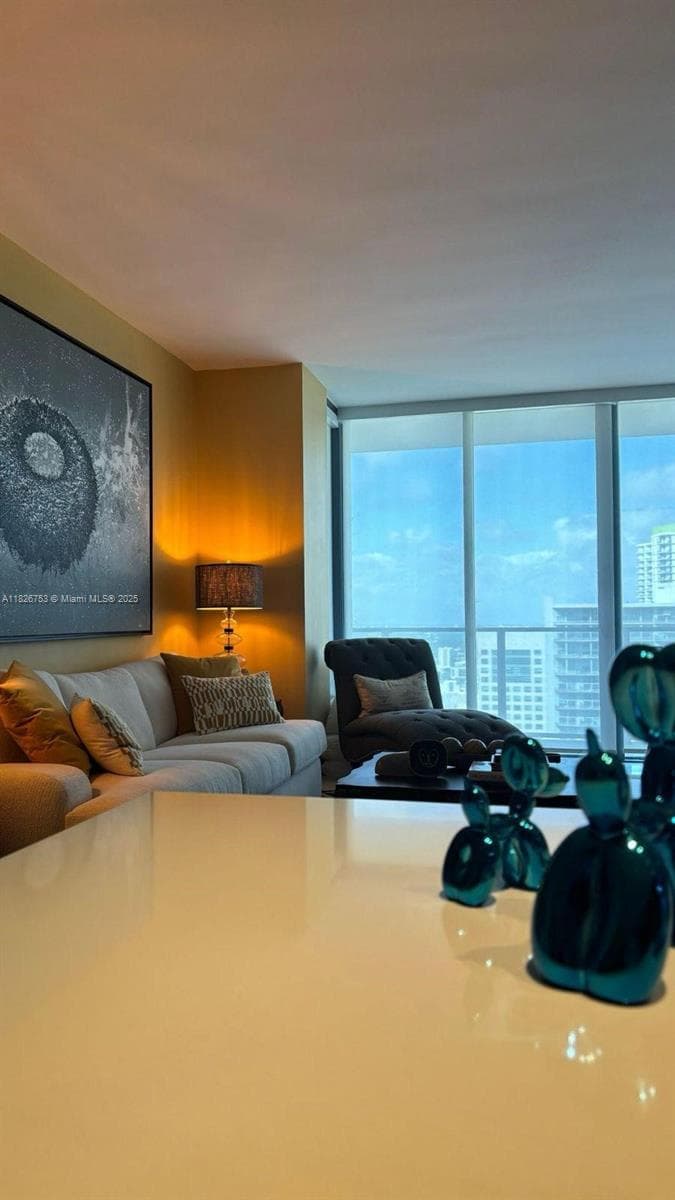 68 SE 6th St # 2804, Miami, FL 33131 photo 3