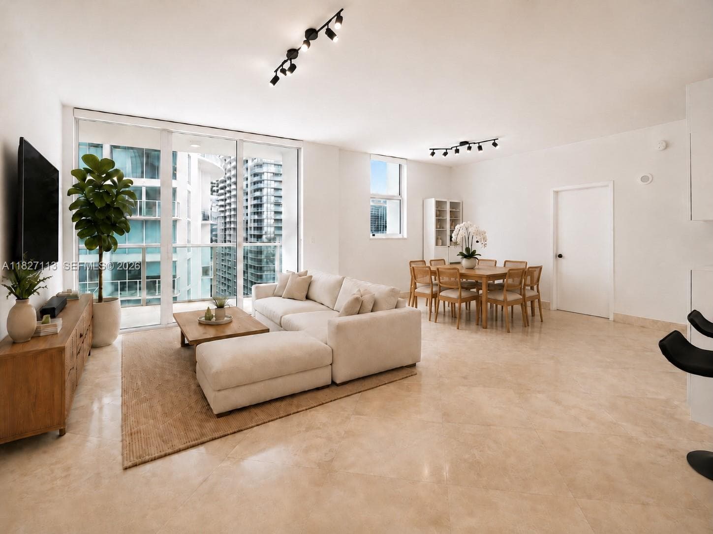 31 SE 5th St # 4021, Miami, FL 33131 photo 4