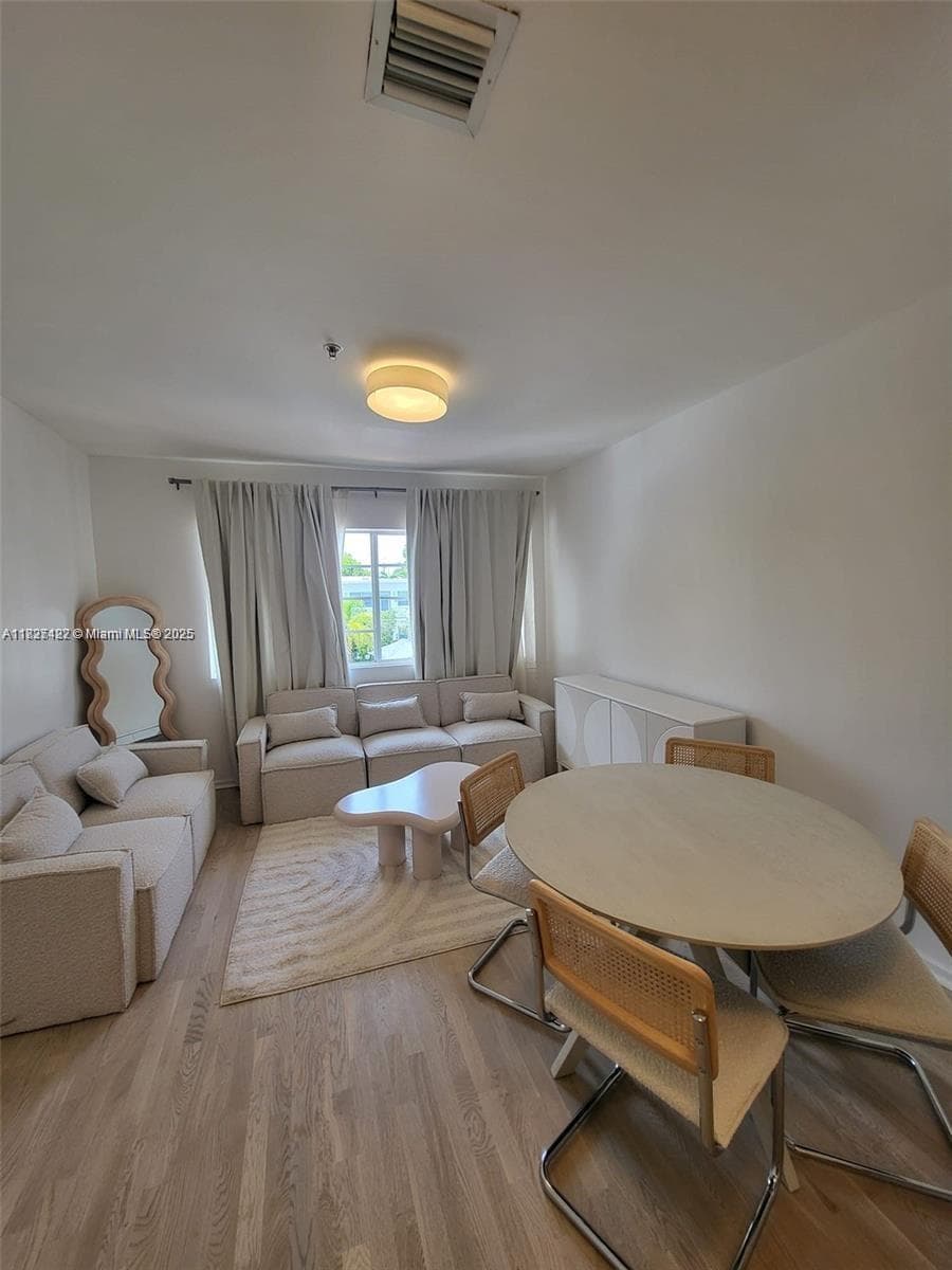 810 7th St # 206, Miami Beach, FL 33139 photo 2
