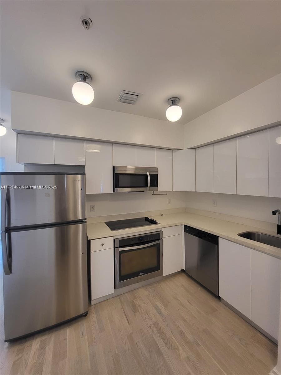 810 7th St # 206, Miami Beach, FL 33139 photo 4