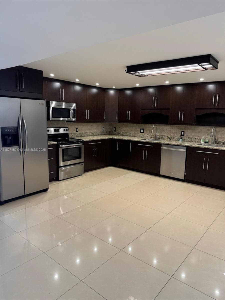 20401 NE 30th Ave # 124-8, Aventura, FL 33180 photo 2