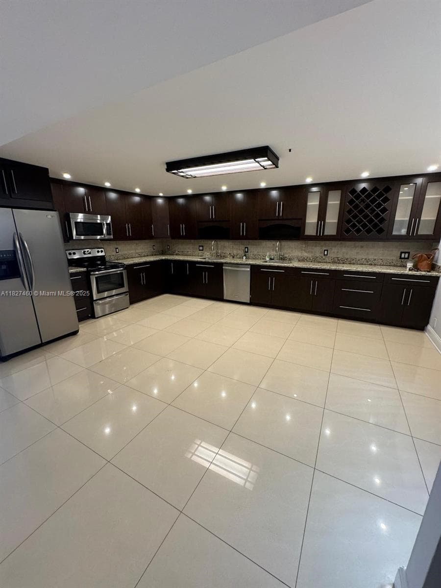 20401 NE 30th Ave # 124-8, Aventura, FL 33180 photo 3