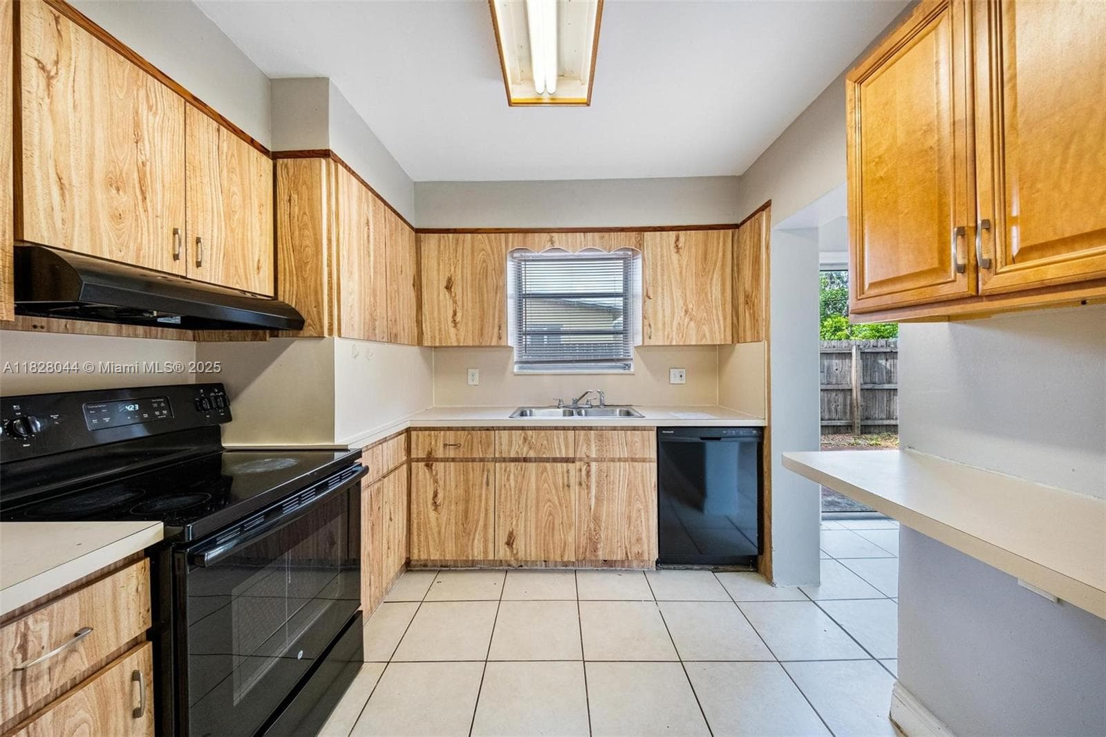 4130 NW 12th Ave, Oakland Park, FL 33309 photo 2