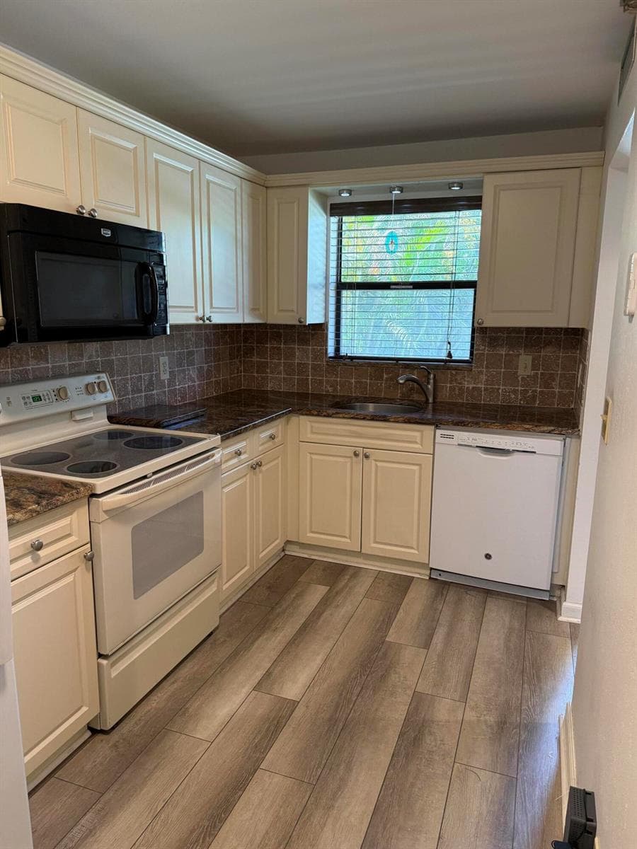 4760 Lucerne Lakes Boulevard W # 206, Lake Worth, FL 33467 photo 3