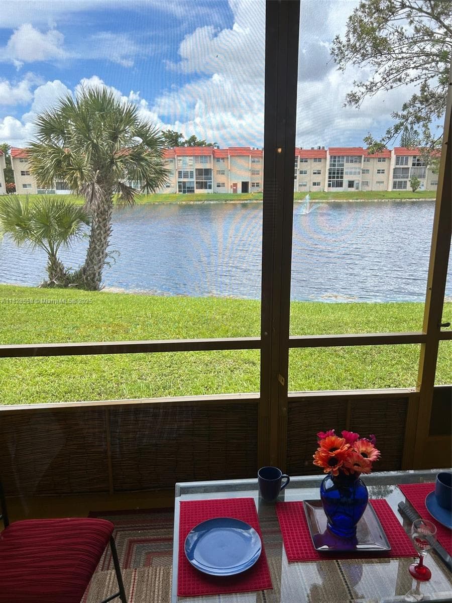 2800 W Sunrise Lakes Dr # 104, Sunrise, FL 33322 photo 2