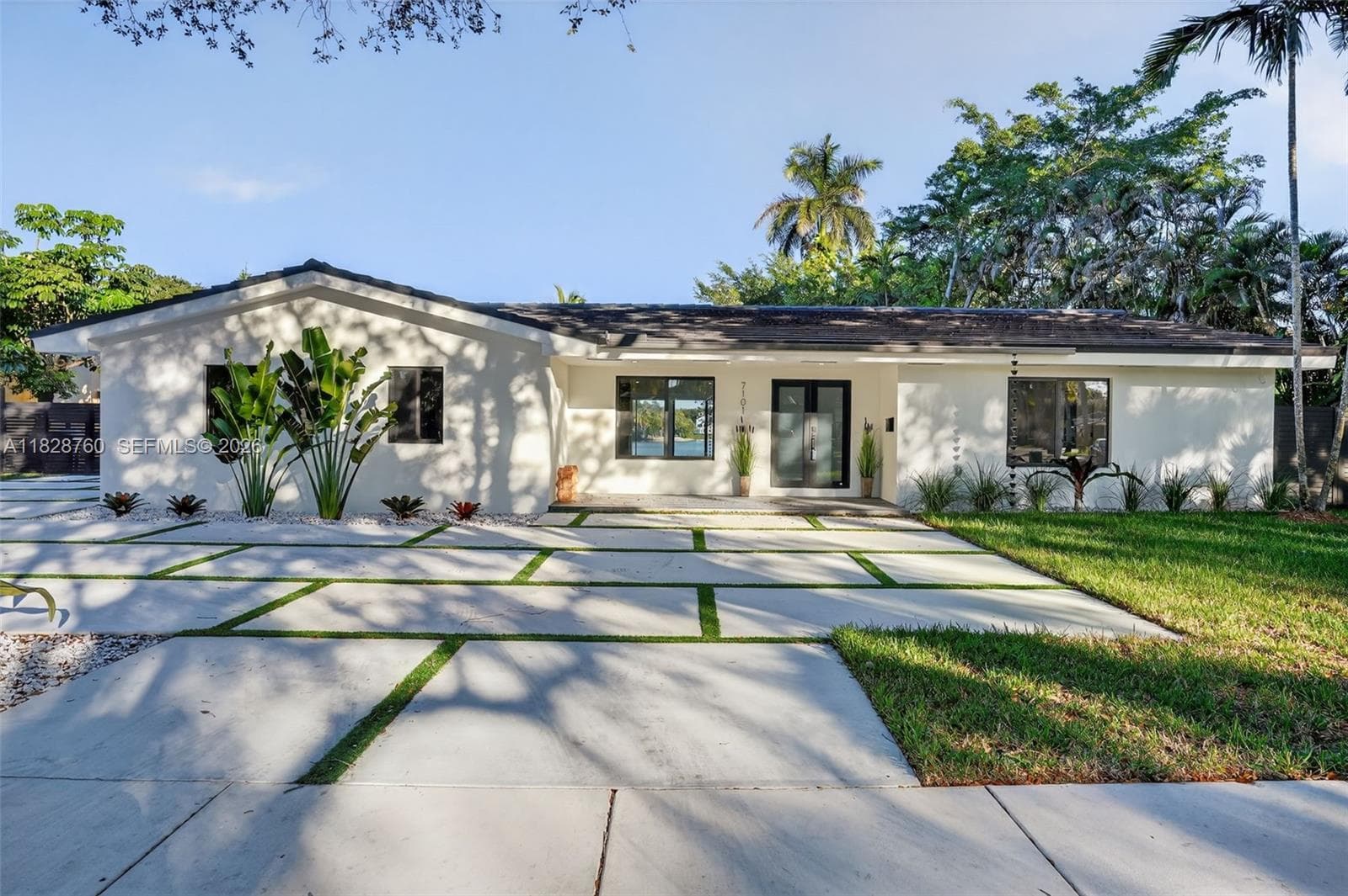 7101 E Troon Cir, Miami Lakes, FL 33014 photo 2
