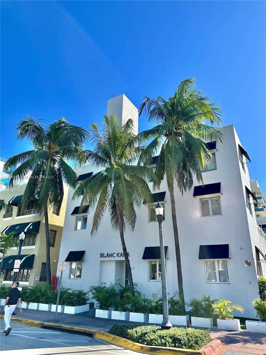 205 Collins Ave, Miami Beach, FL 33139 photo 2