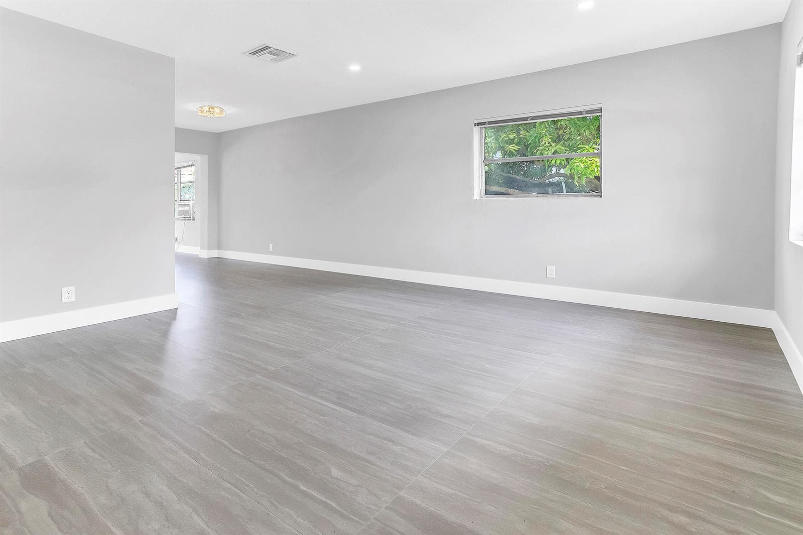 7609 NW 70 Avenue, Tamarac, FL 33321 photo 2