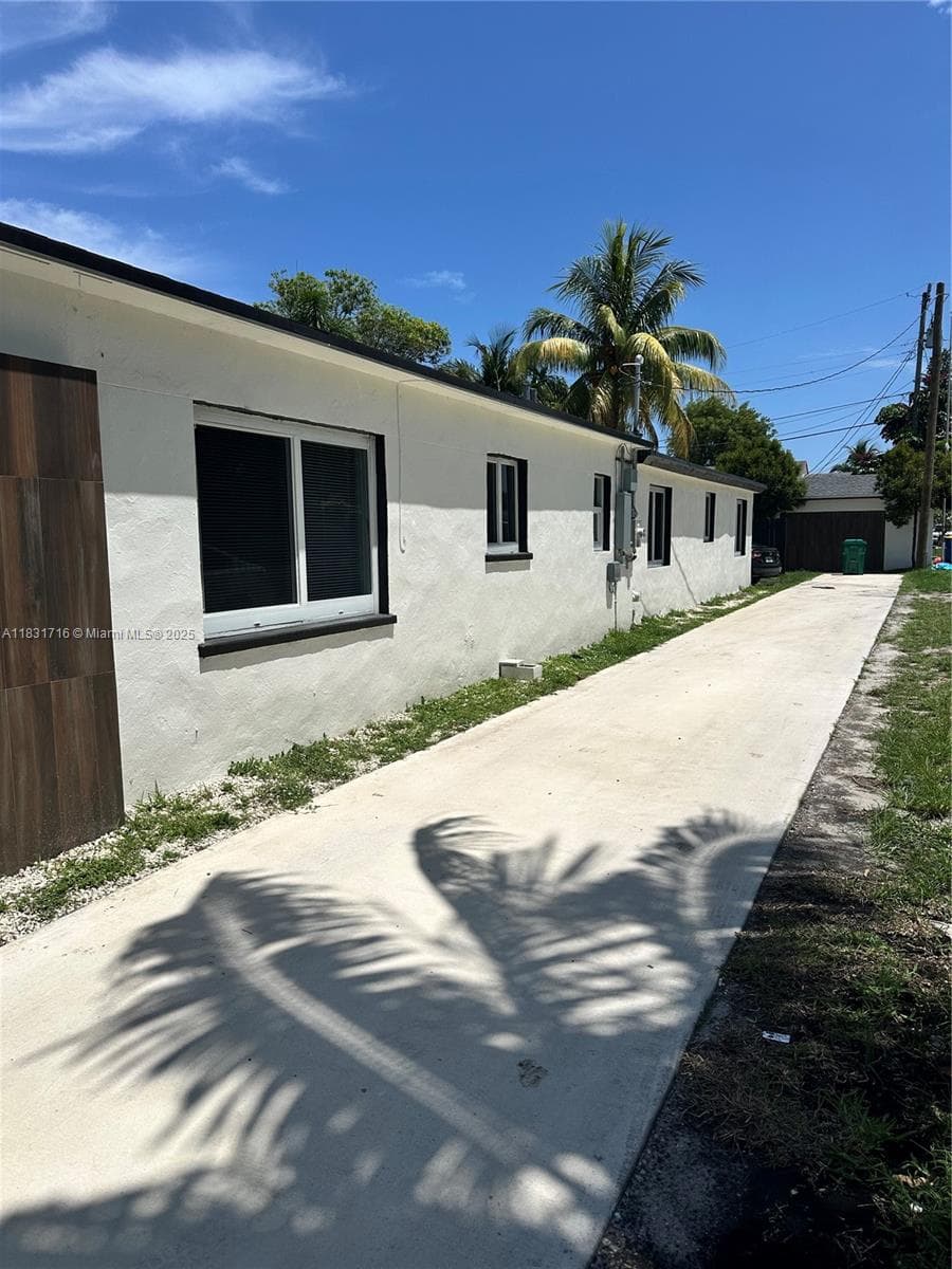 42 SE 10th Ter, Dania Beach, FL 33004 photo 2