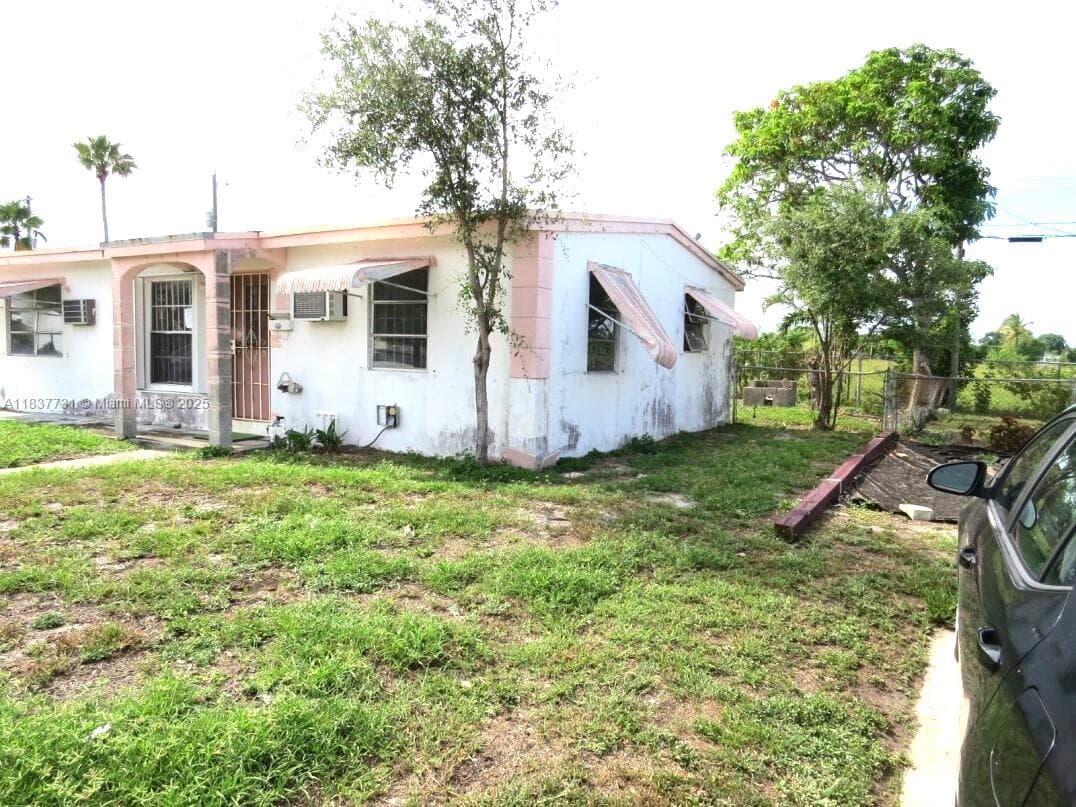 525 NW 16th St, Pompano Beach, FL 33060 photo 2