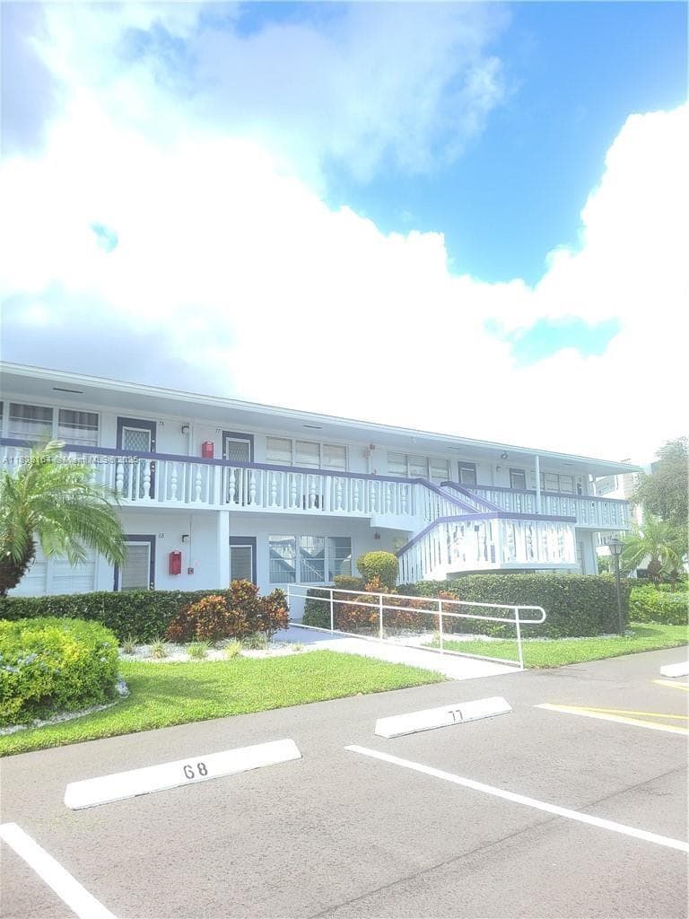 82 Oakridge G # 82, Deerfield Beach, FL 33442