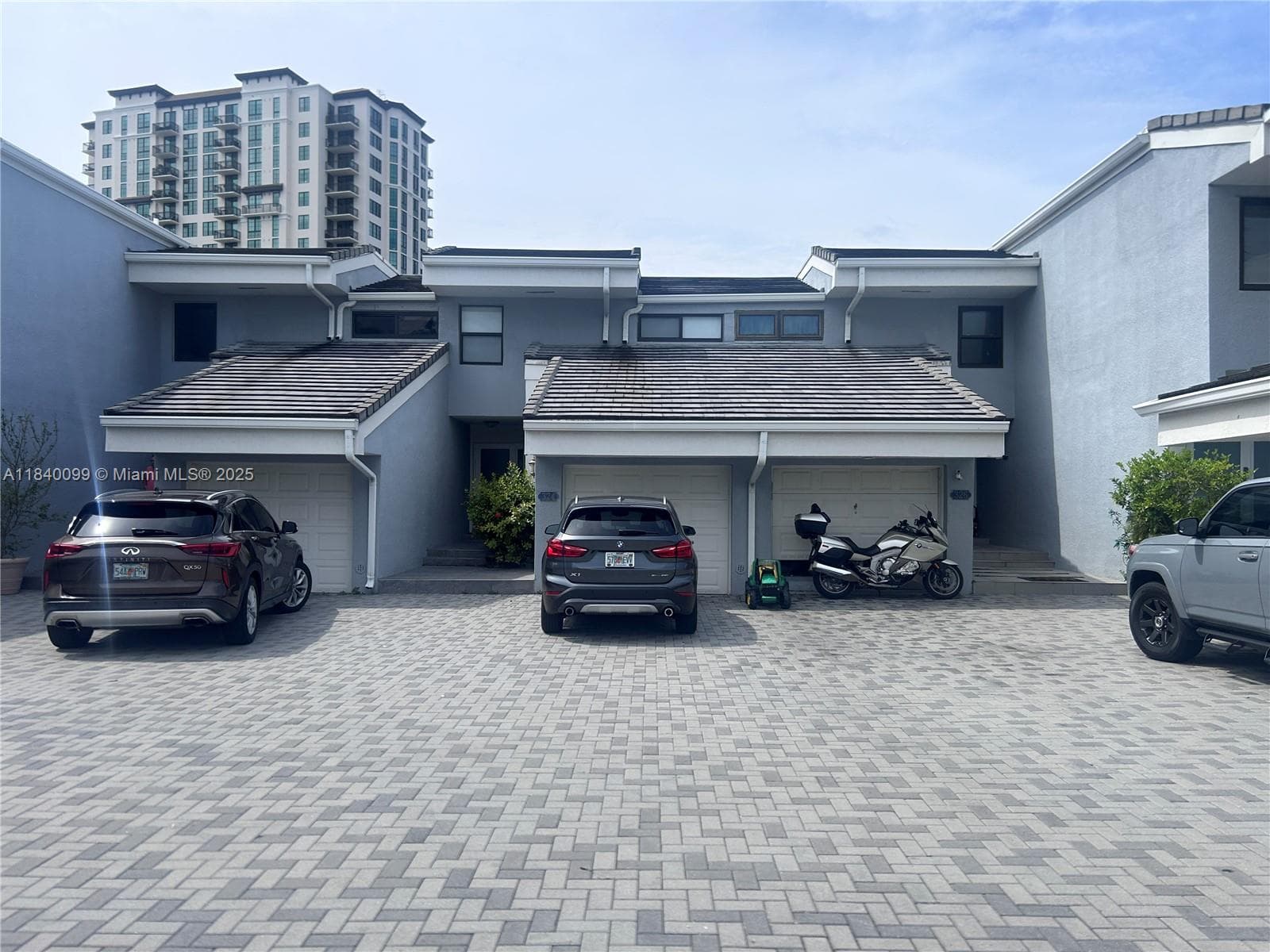 324 Poinciana Dr # 906, Sunny Isles Beach, FL 33160