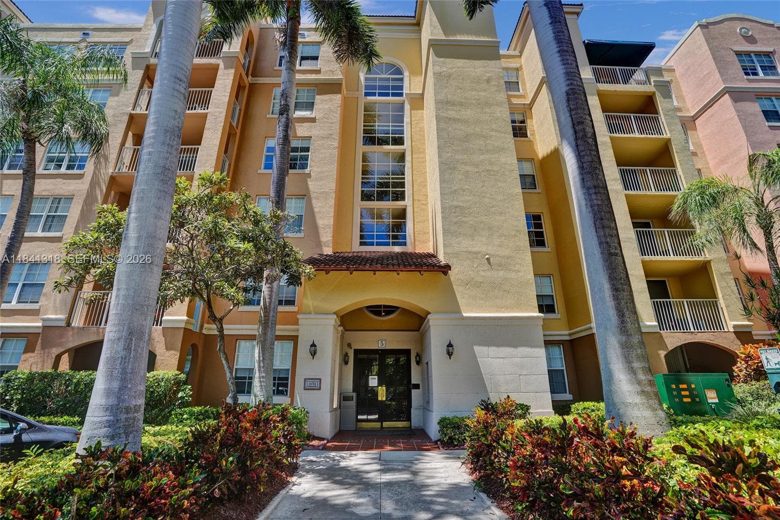 19701 E Country Club Dr # 5306, Aventura, FL 33180 photo 2