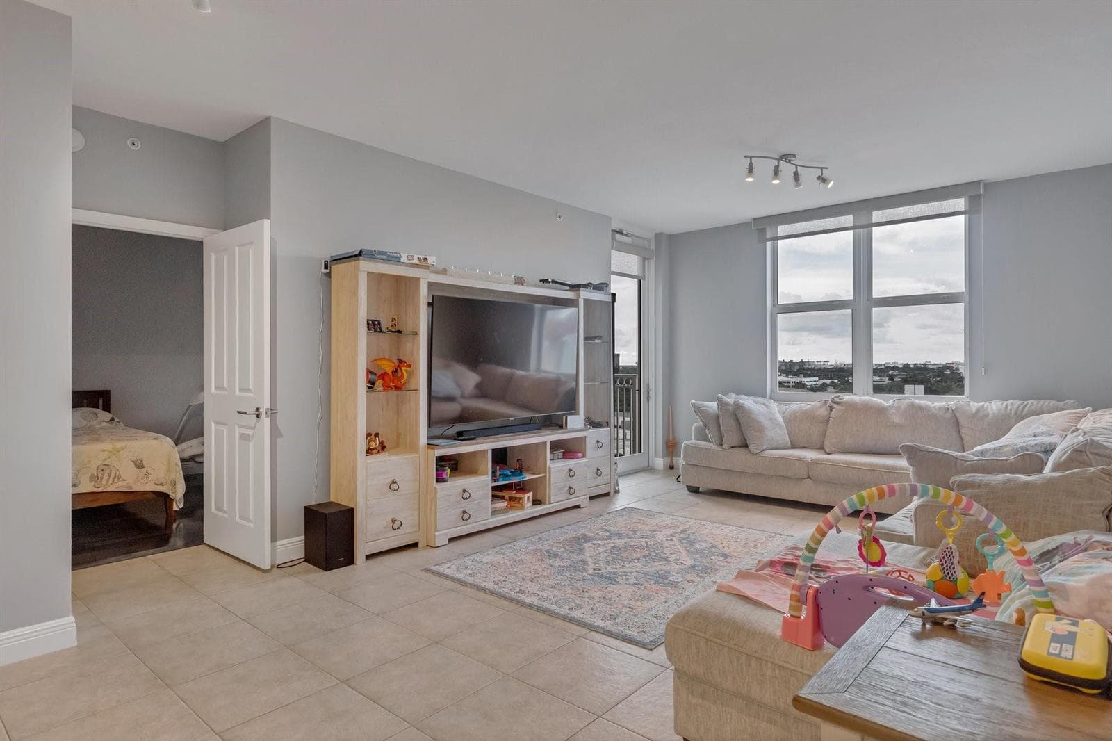 511 SE 5th Avenue # 912, Fort Lauderdale, FL 33301 photo 2