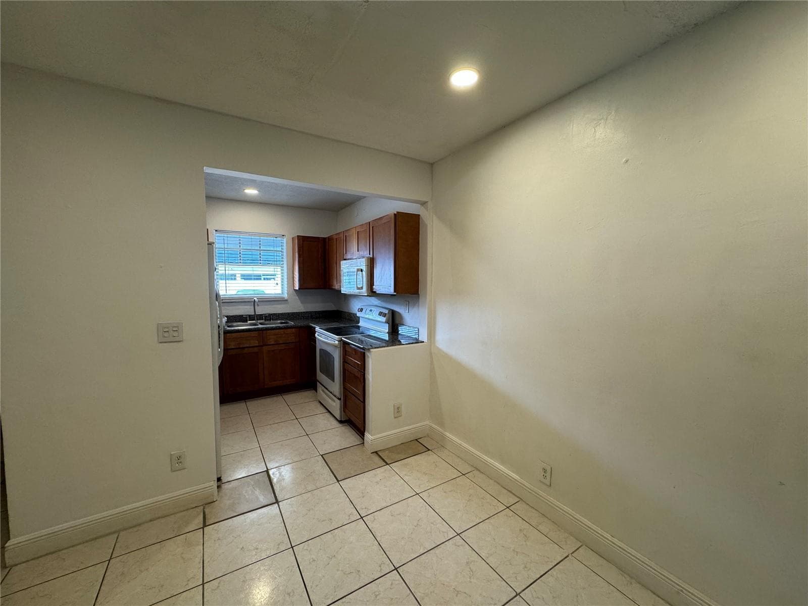 2452 Taylor Street # 204, Hollywood, FL 33020 photo 2