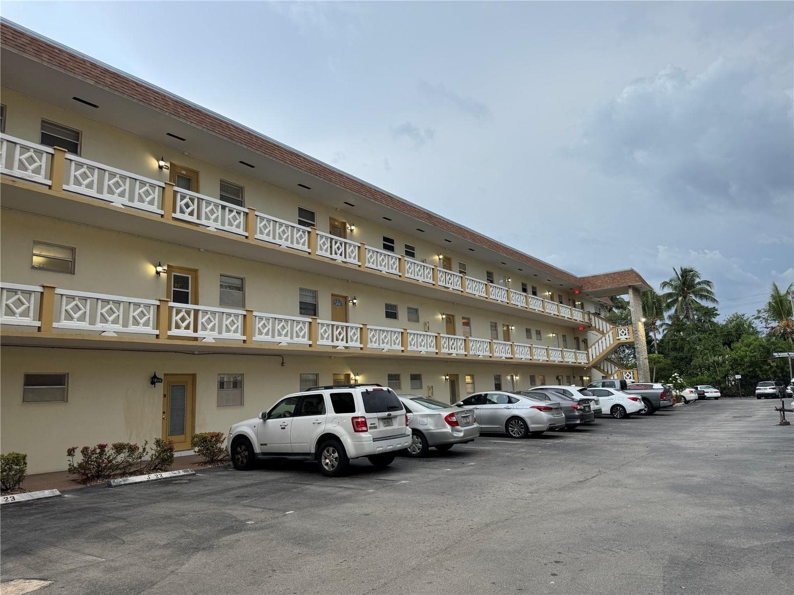 5111 W Oakland Park Boulevard # 307, Lauderdale Lakes, FL 33313 photo 2