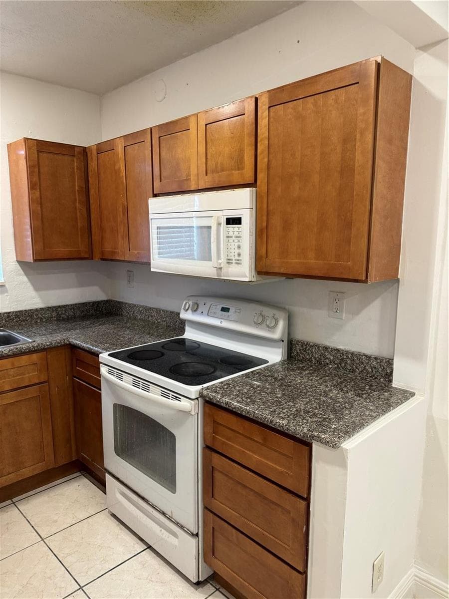 2452 Taylor Street # 204, Hollywood, FL 33020 photo 2