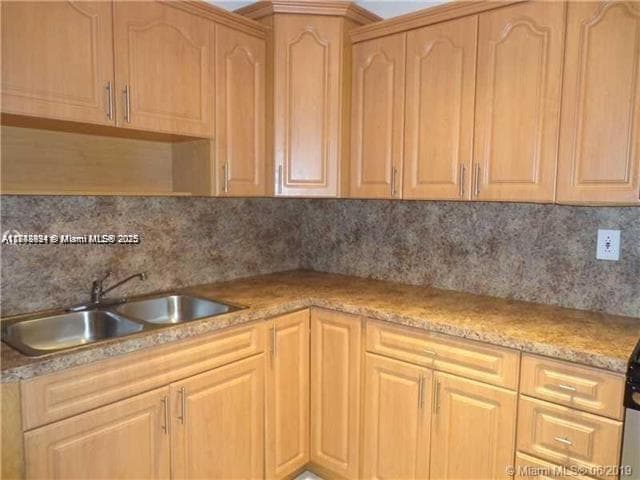 15225 NE 6th Ave # B207, Miami, FL 33162 photo 2