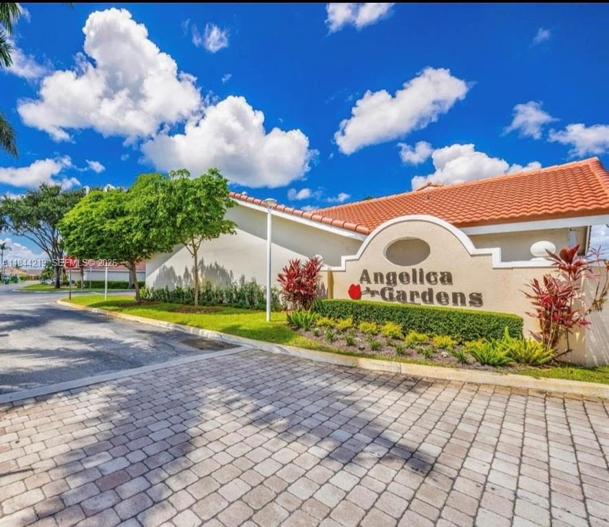 8453 NW 189 Street Rd, Hialeah, FL 33015 photo 3