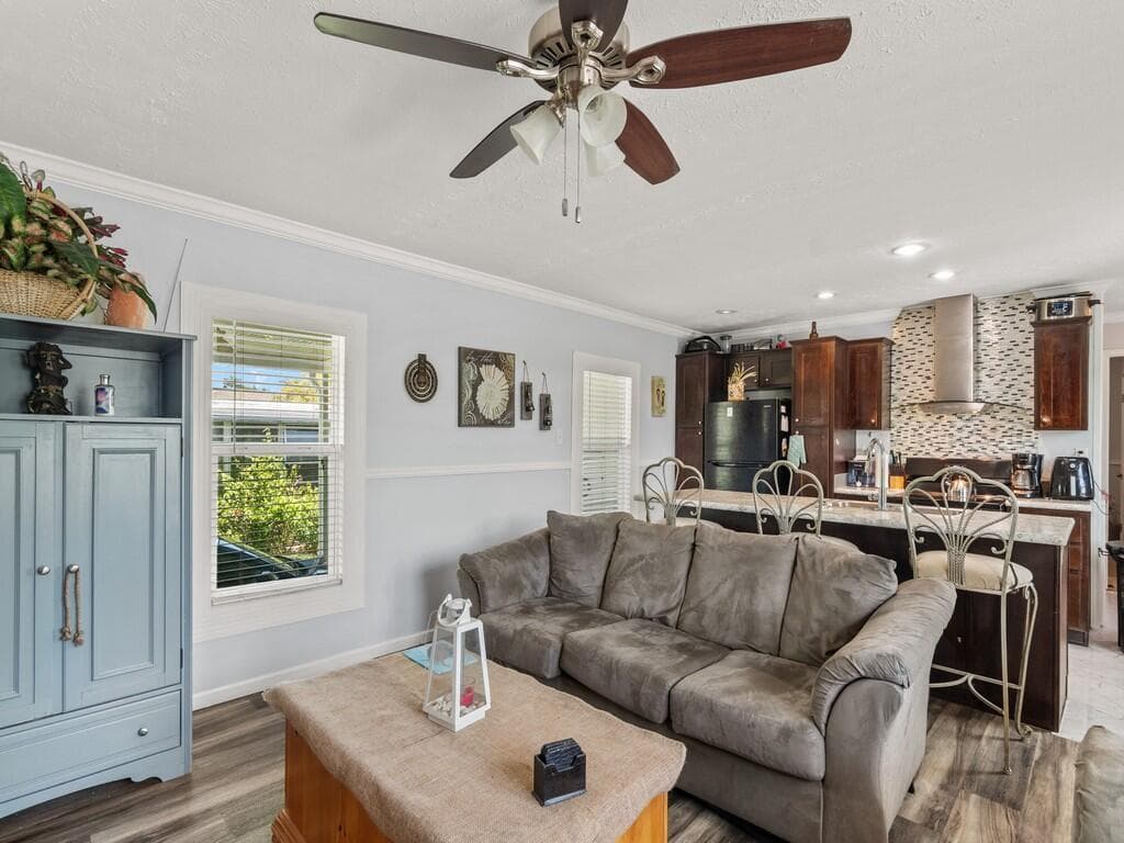 309 Mockingbird Avenue, Fort Pierce, FL 34982 photo 3