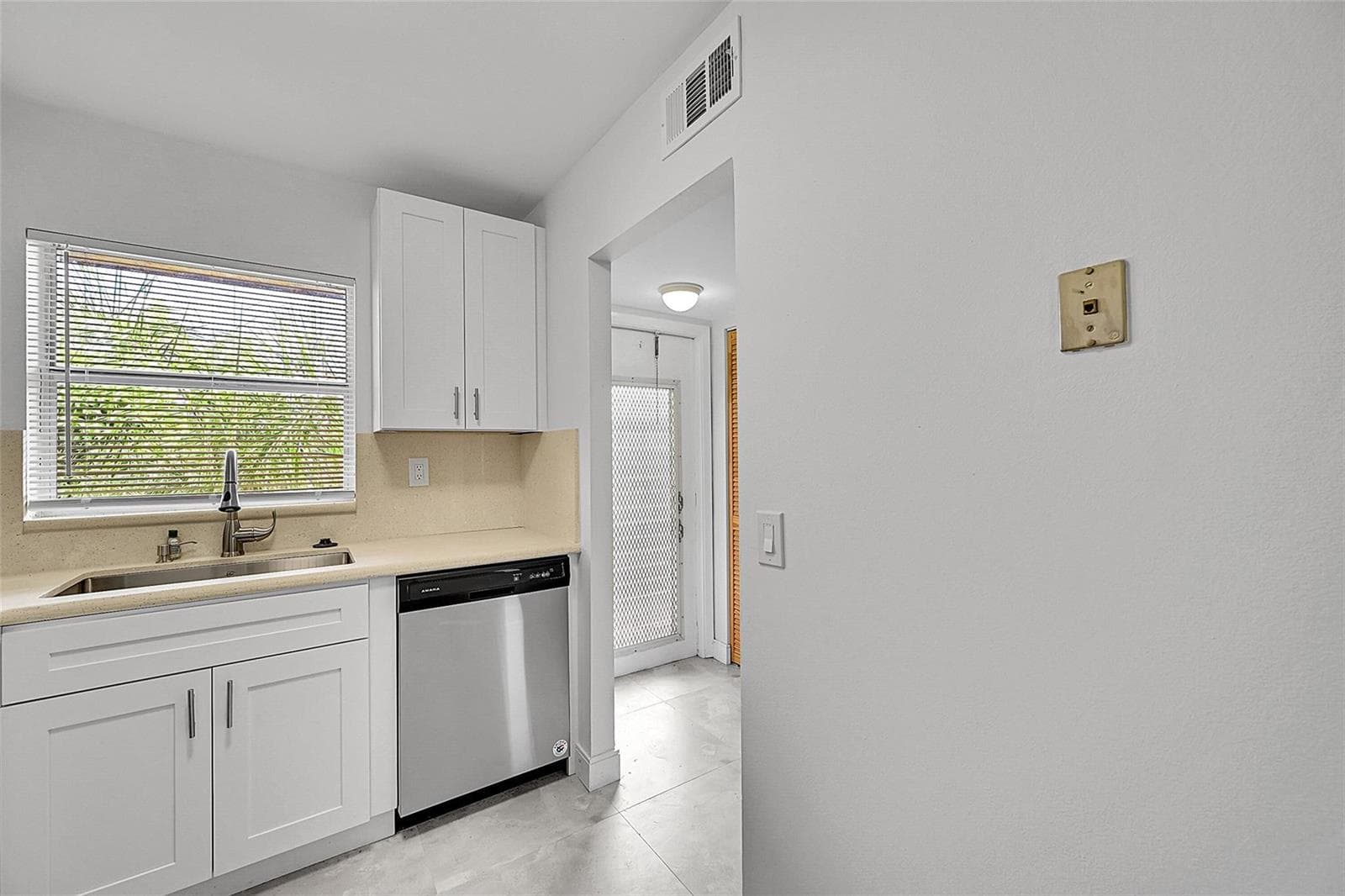 9761 Sunrise Lakes Boulevard # 301, Sunrise, FL 33322 photo 2