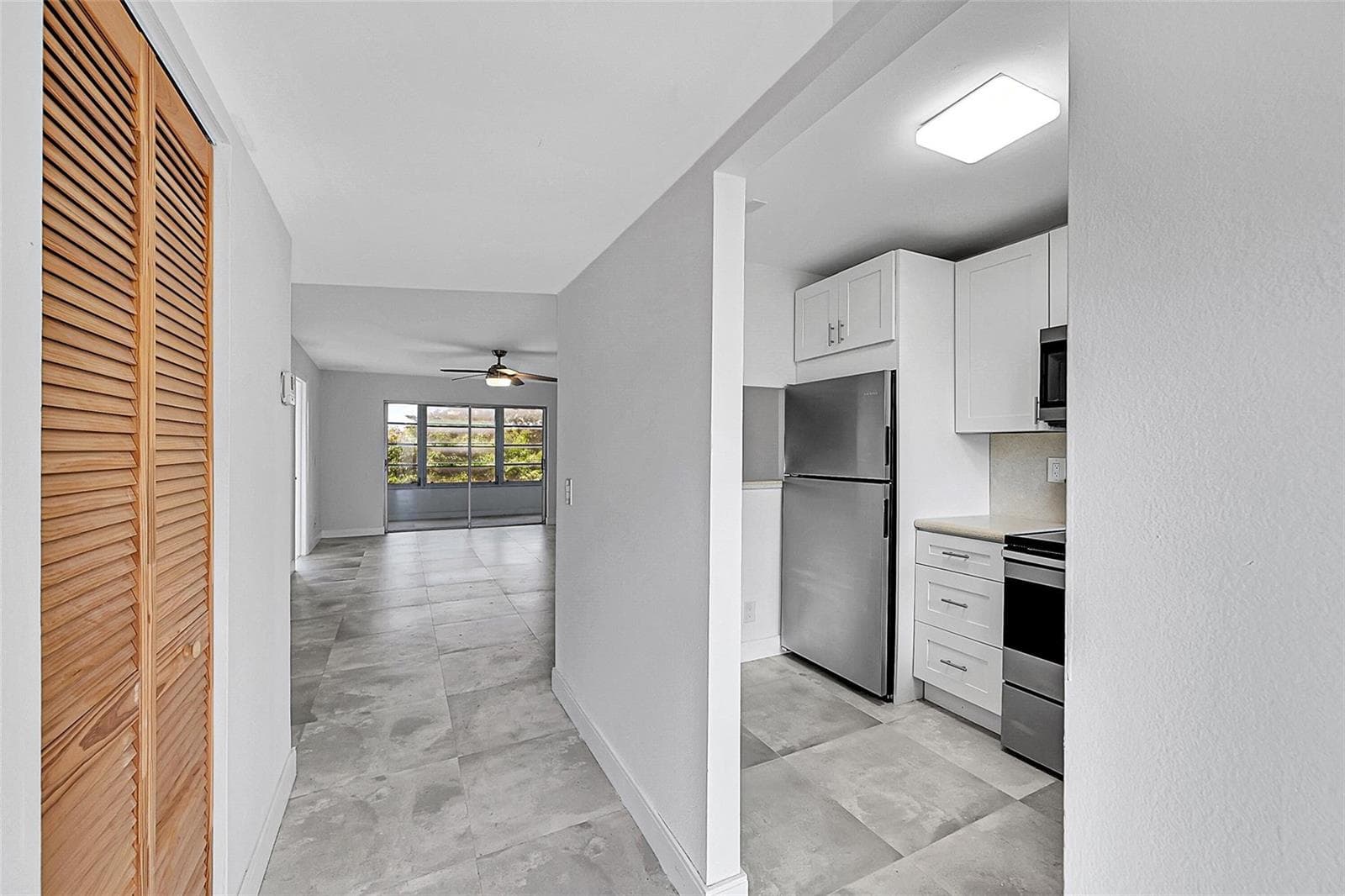 9761 Sunrise Lakes Boulevard # 301, Sunrise, FL 33322 photo 3
