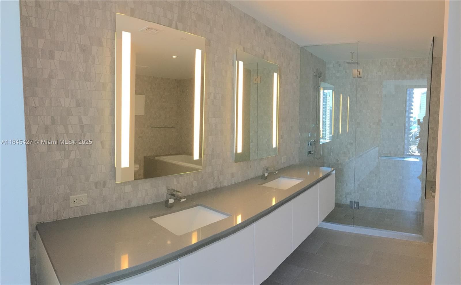 88 SW 7th St # 2305, Miami, FL 33130 photo 2