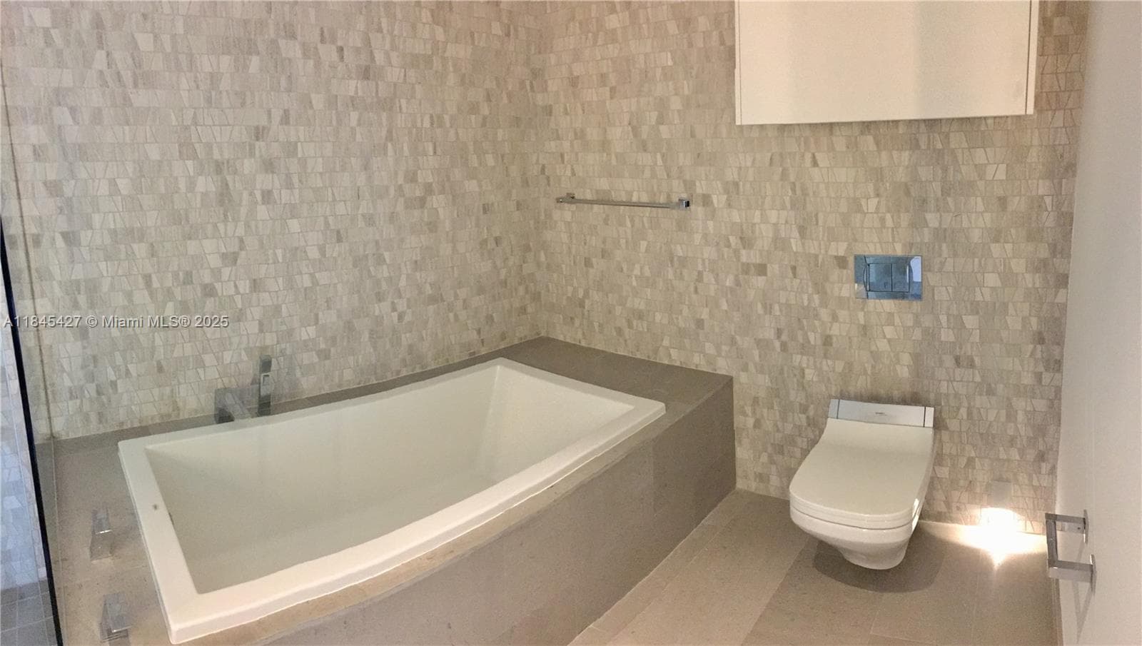 88 SW 7th St # 2305, Miami, FL 33130 photo 4