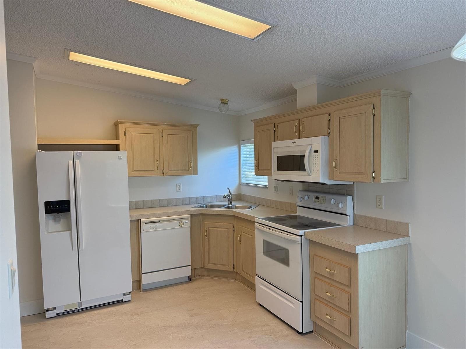 8648 SW 16th Place, Davie, FL 33324 photo 2