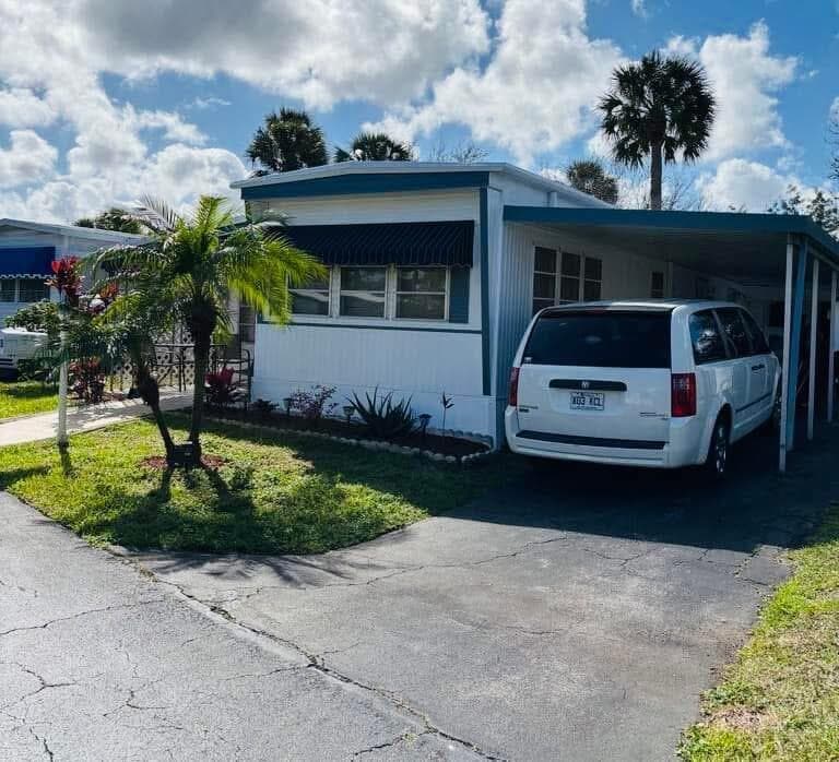 415 Gardenia Court, Deerfield Beach, FL 33442 photo 2