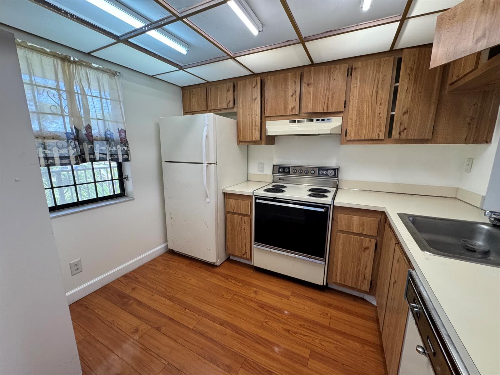 10304 Sunrise Lakes Blvd # 312, Sunrise, FL 33322 photo 3