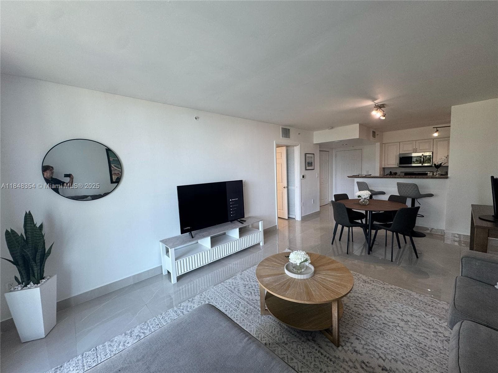 1155 Brickell Bay Dr # 307, Miami, FL 33131 photo 2