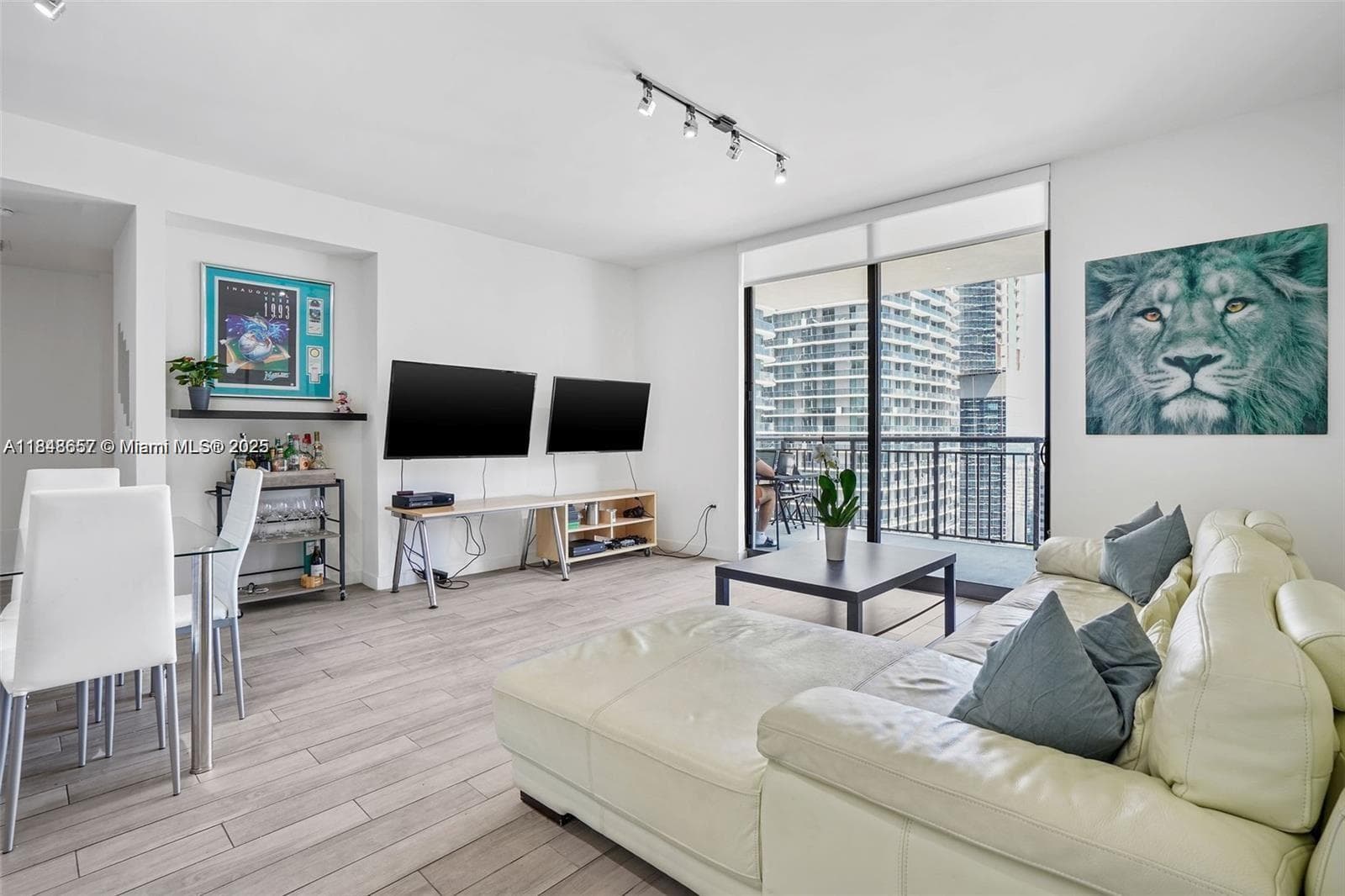 999 SW 1st Ave # 2717, Miami, FL 33130 photo 3