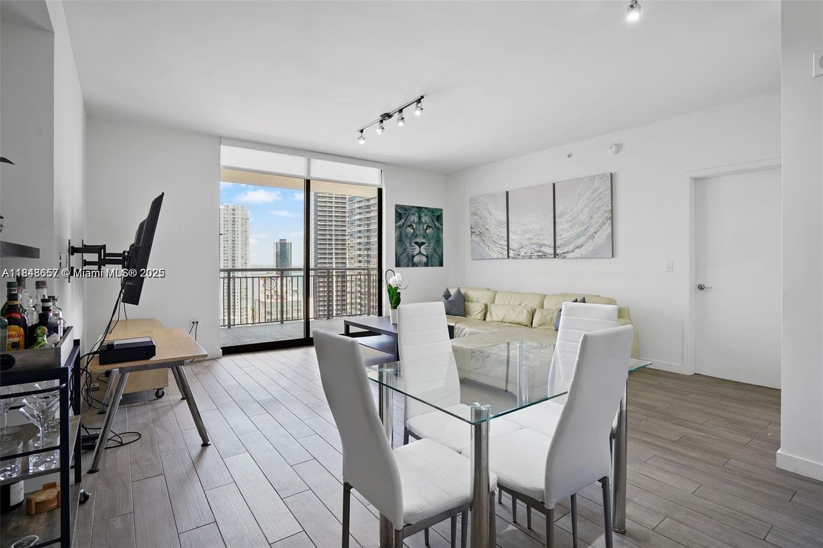 999 SW 1st Ave # 2717, Miami, FL 33130 photo 4