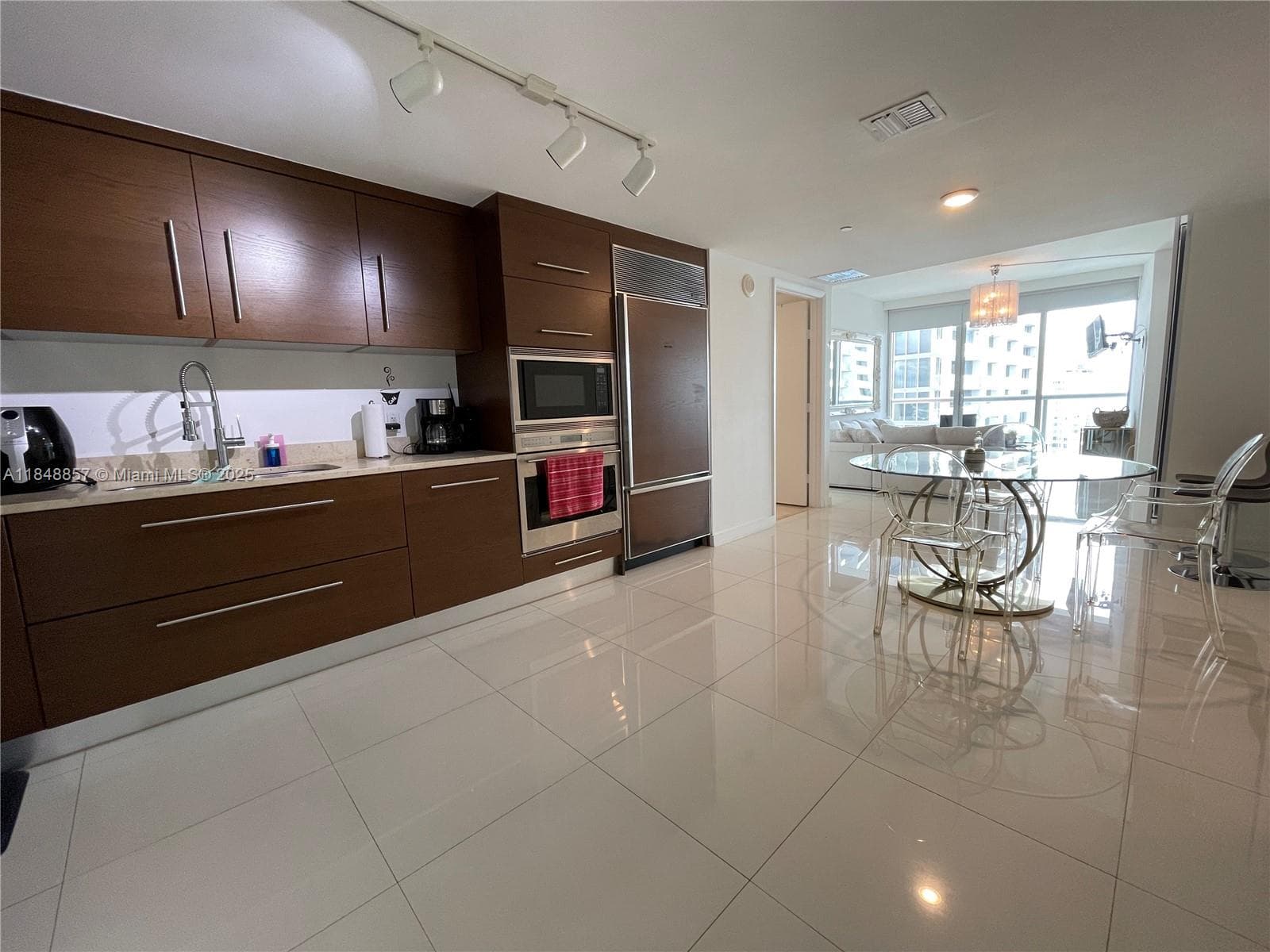 485 Brickell Ave # 3711, Miami, FL 33131 photo 2